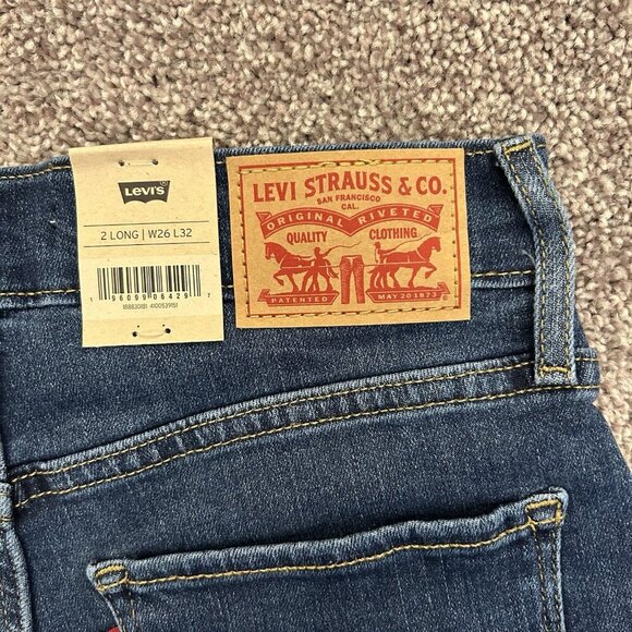 Levi's Women's 724 Straight Jeans Size 26 x 32 Blue Distressed High Rise NWT $69 - Picture 11 of 16